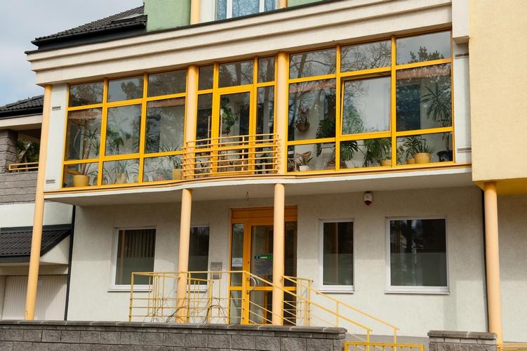 Budynek mieszkalno – usługowy w Puławach – drzwi i fasady aluminiowo-szklane