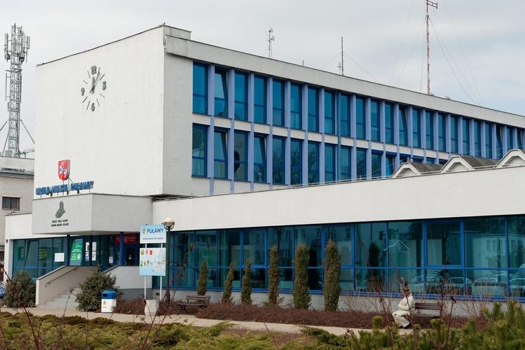 Urząd Miasta w Puławach – stolarka okienna i drzwiowa z aluminium