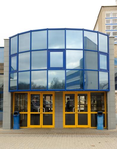 Z.A. „Puławy” SA – drzwi aluminiowe wahadłowe oraz fasada aluminiowa